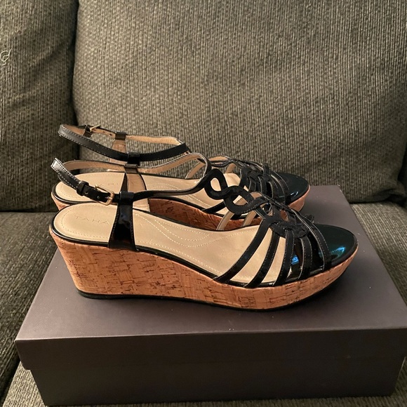 Tahari Black Patent Wedge Size 11 - Picture 3 of 6